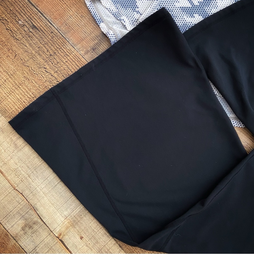 YOGA PANTS Fabletics PureLuxe Black Flared Excellent Condition - Picture 4 of 10